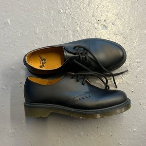 Dr. Martens Women's Black Lace Up 3-Eye Oxford Shoes - size 7 US Steel Toe?